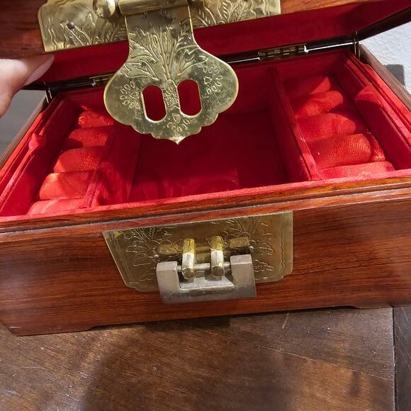 Vintage Chinese Box in RoseWood and Brass with Mother-of-pearl Inlay - Picture 3 of 10